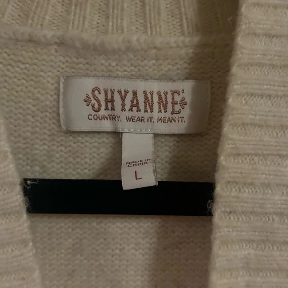 Shyanne Cream Cardigan with Floral Accents - Picture 4 of 6